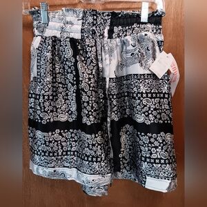 Bunulu Black and White Paisley Print Shorts